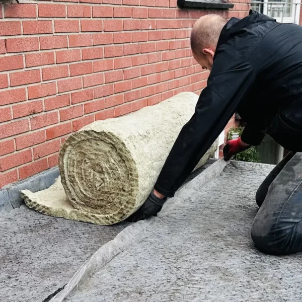 Zorg dat de flappen van de drainagelaag goed overlappen