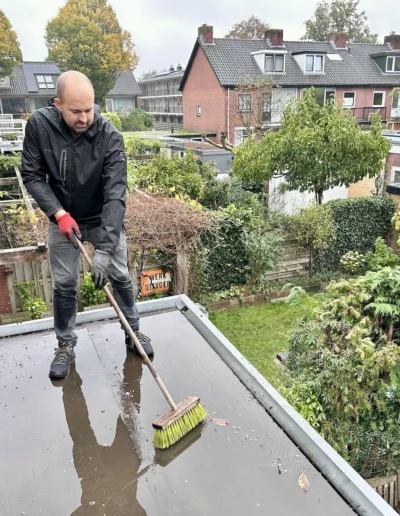 Dak schoonmaken en controleren