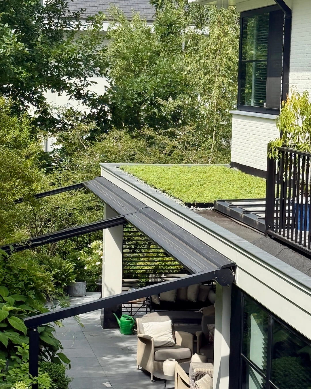 Sedumdak op veranda in Amstelveen met cassettes