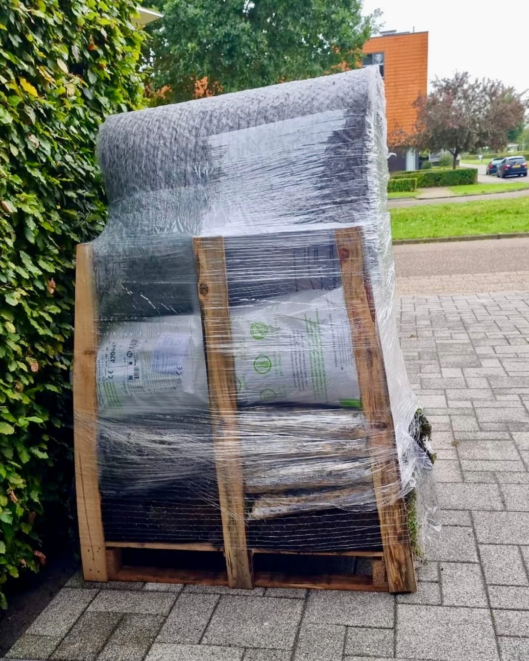 Levering van 14m² 'Lichtgewicht sedumpakket met grind'