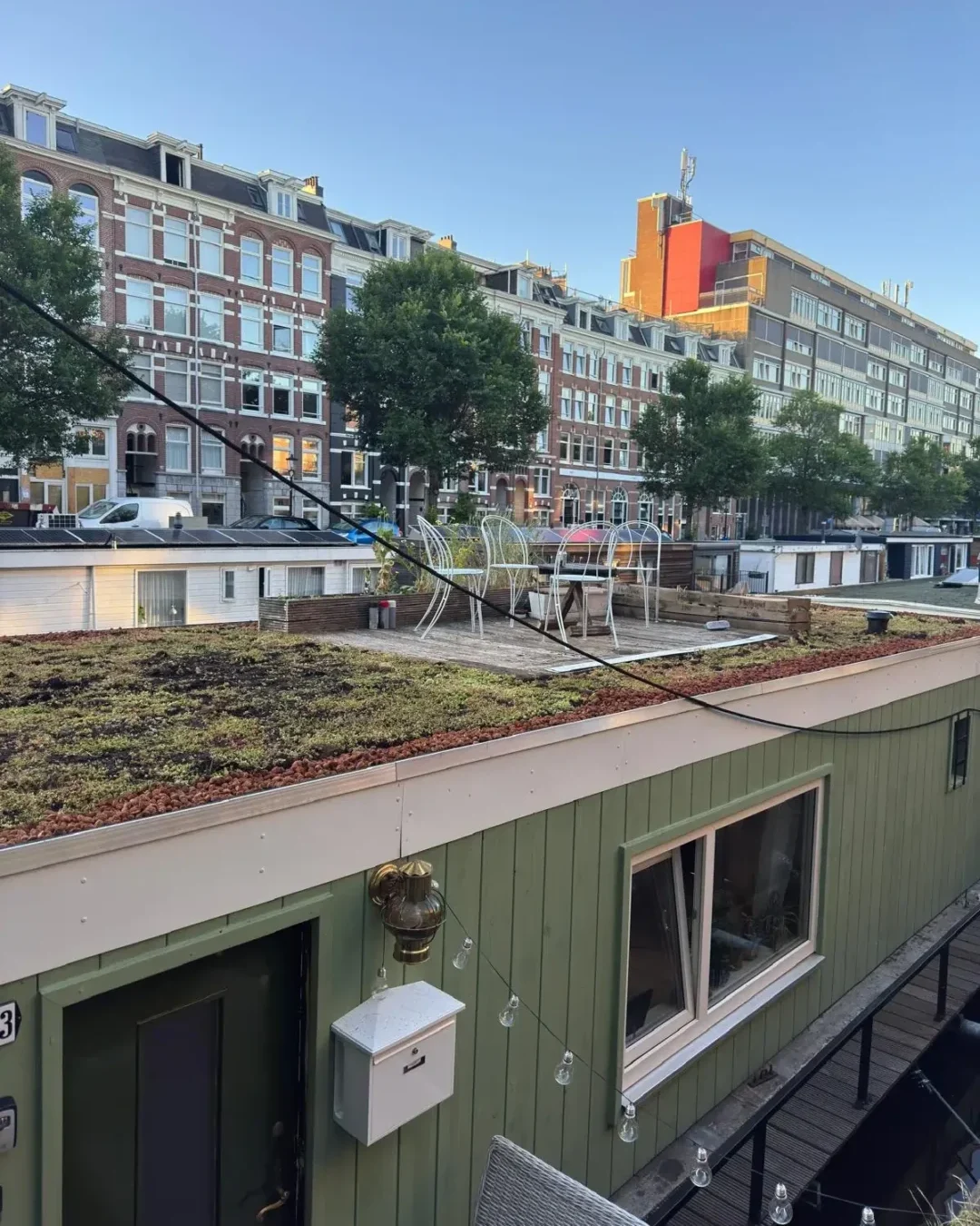 Sedumdak op woonboot in Amsterdam (36m²)