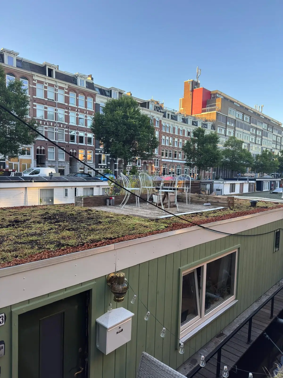 Sedumdak op woonboot in Amsterdam (36m²)